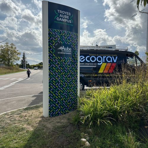 TOTEM TROYES AUBE CAMPUS DEPARTEMENT DE L'AUBE SIGNALETIQUE
